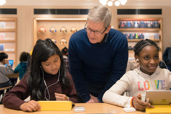 Tim-Cook-Apple-Store-Enfants