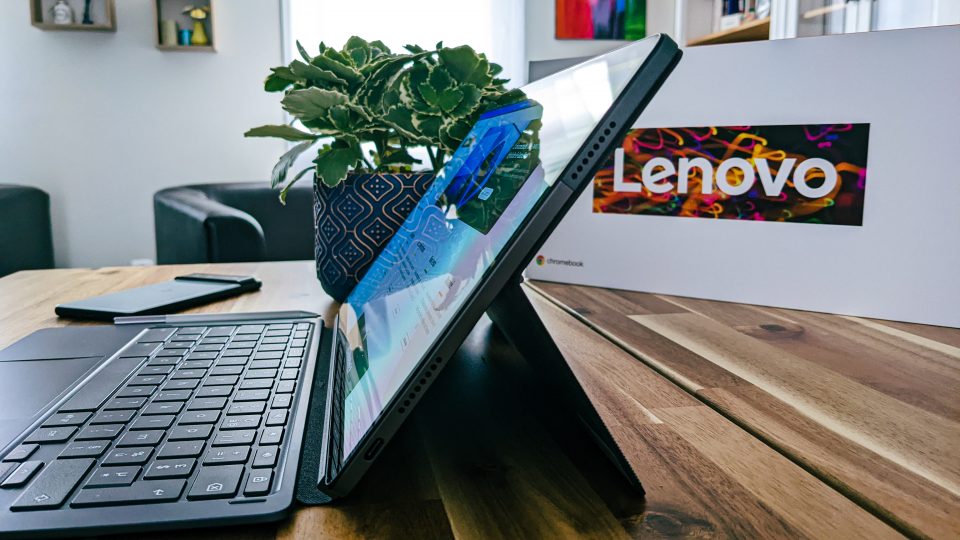 Le Chromebook Lenovo Duet 5 en mode ordinateur
